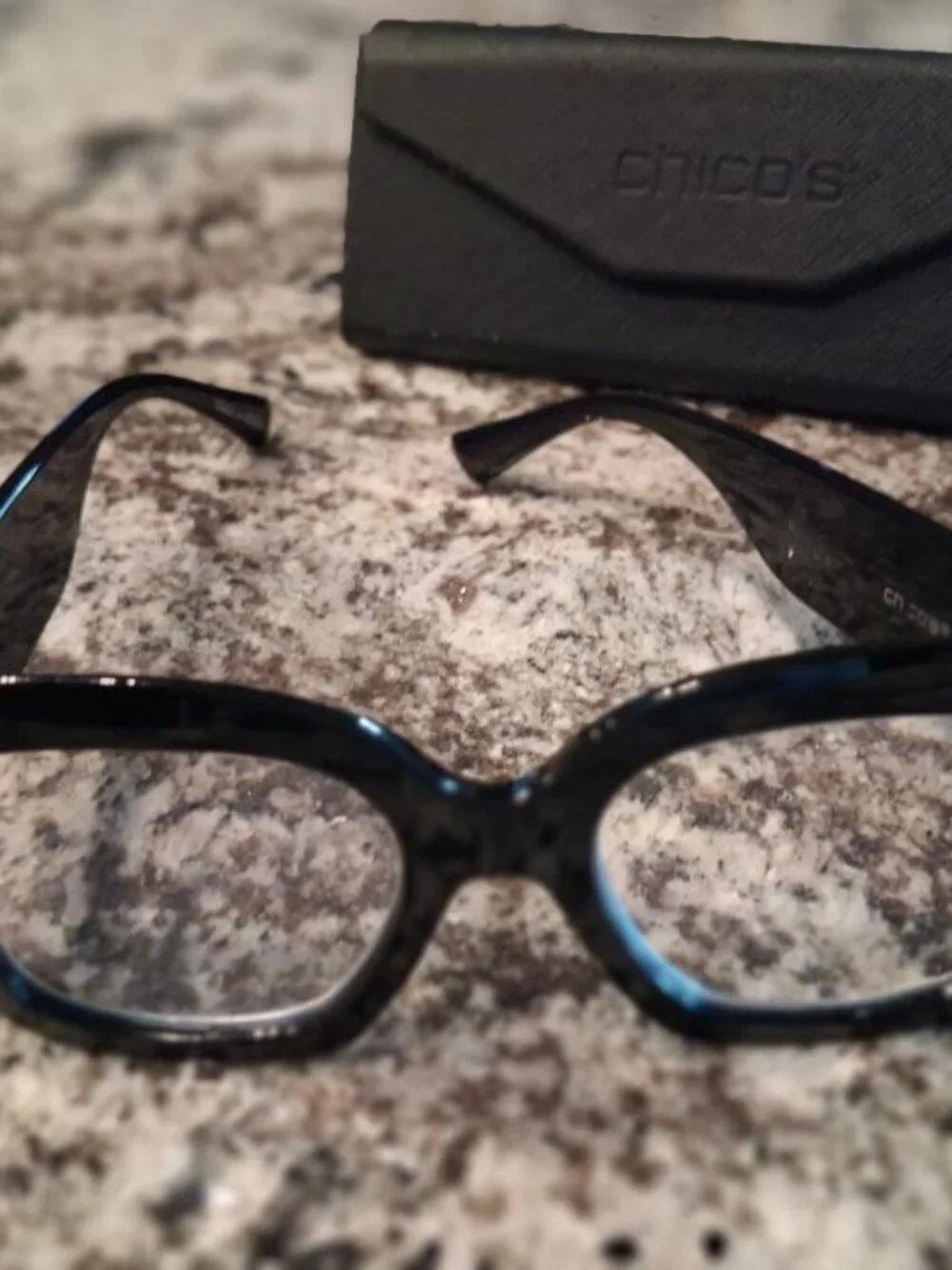 Chico's  2.50 Black Matte Square Readers with case